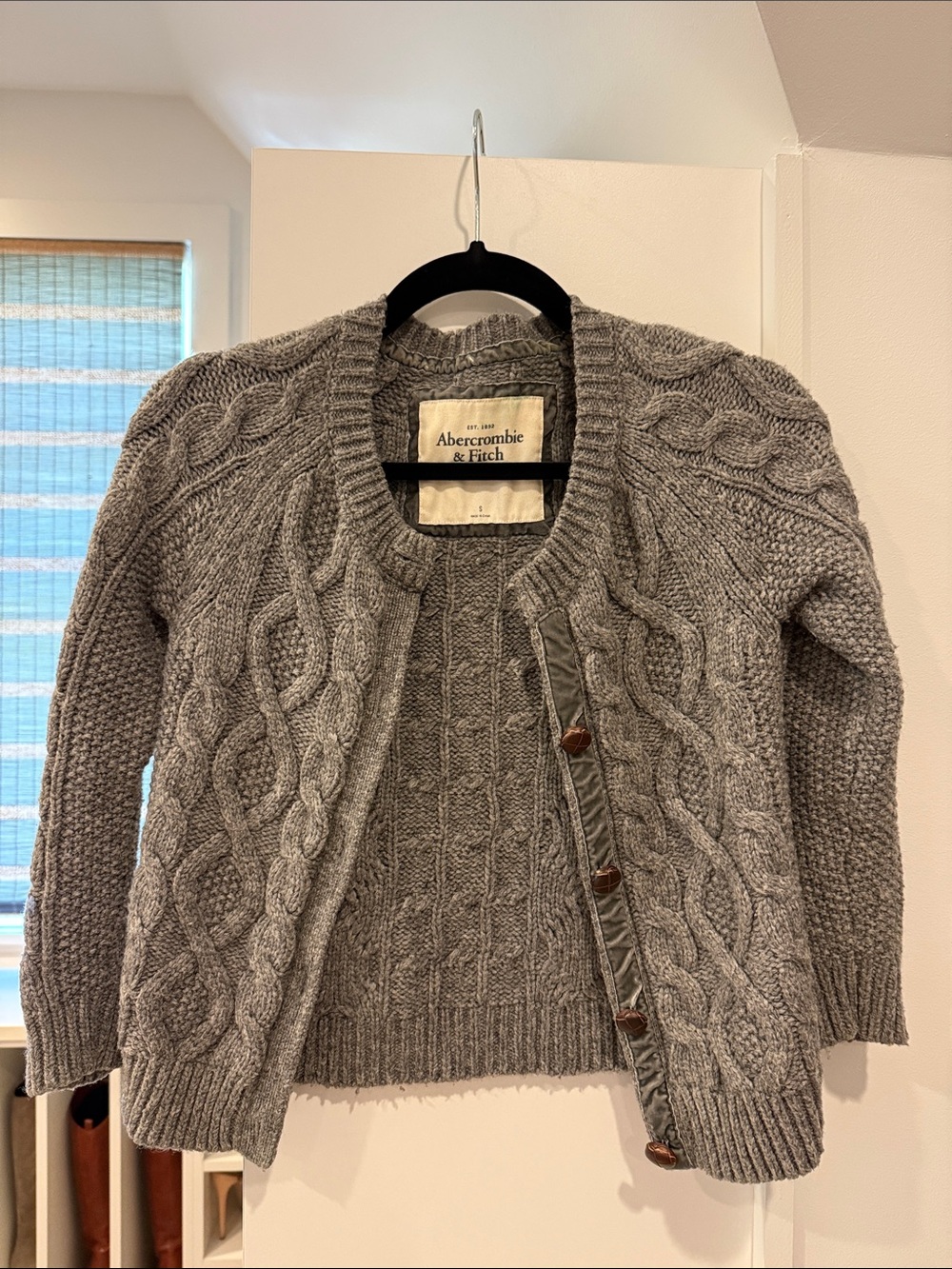 Abercrombie & Fitch Light Gray Cable Knit Cardigan size S